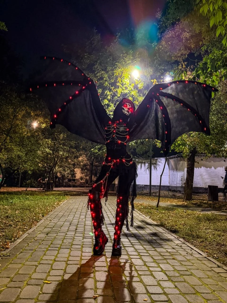 Летучая мышь с крыльями на Halloween