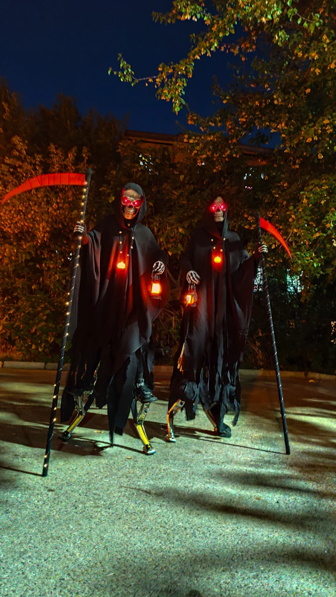 Два Halloween ходулиста на джамперах ENLIGHT SHOW