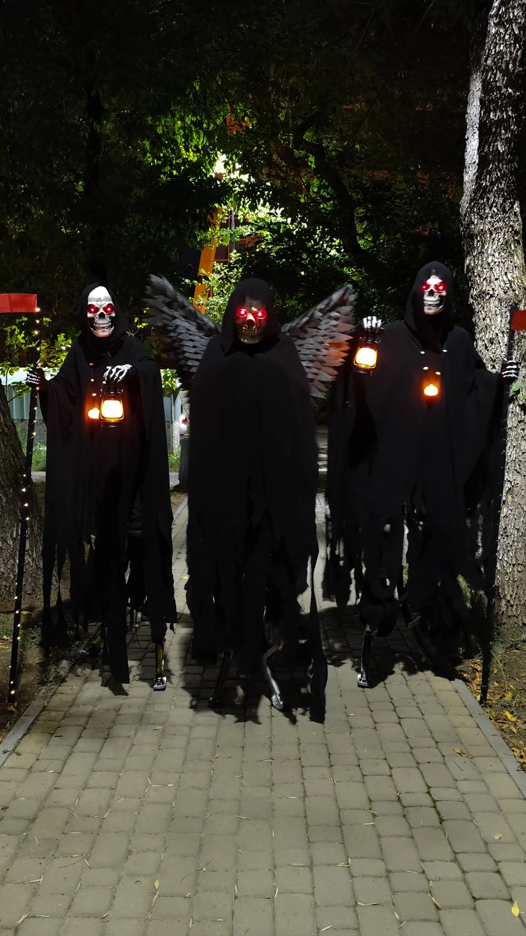 Группа Halloween персонажей на джамперах