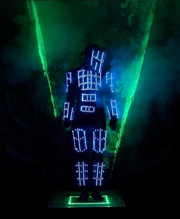 Laserman в зелёных лазерах и дыму