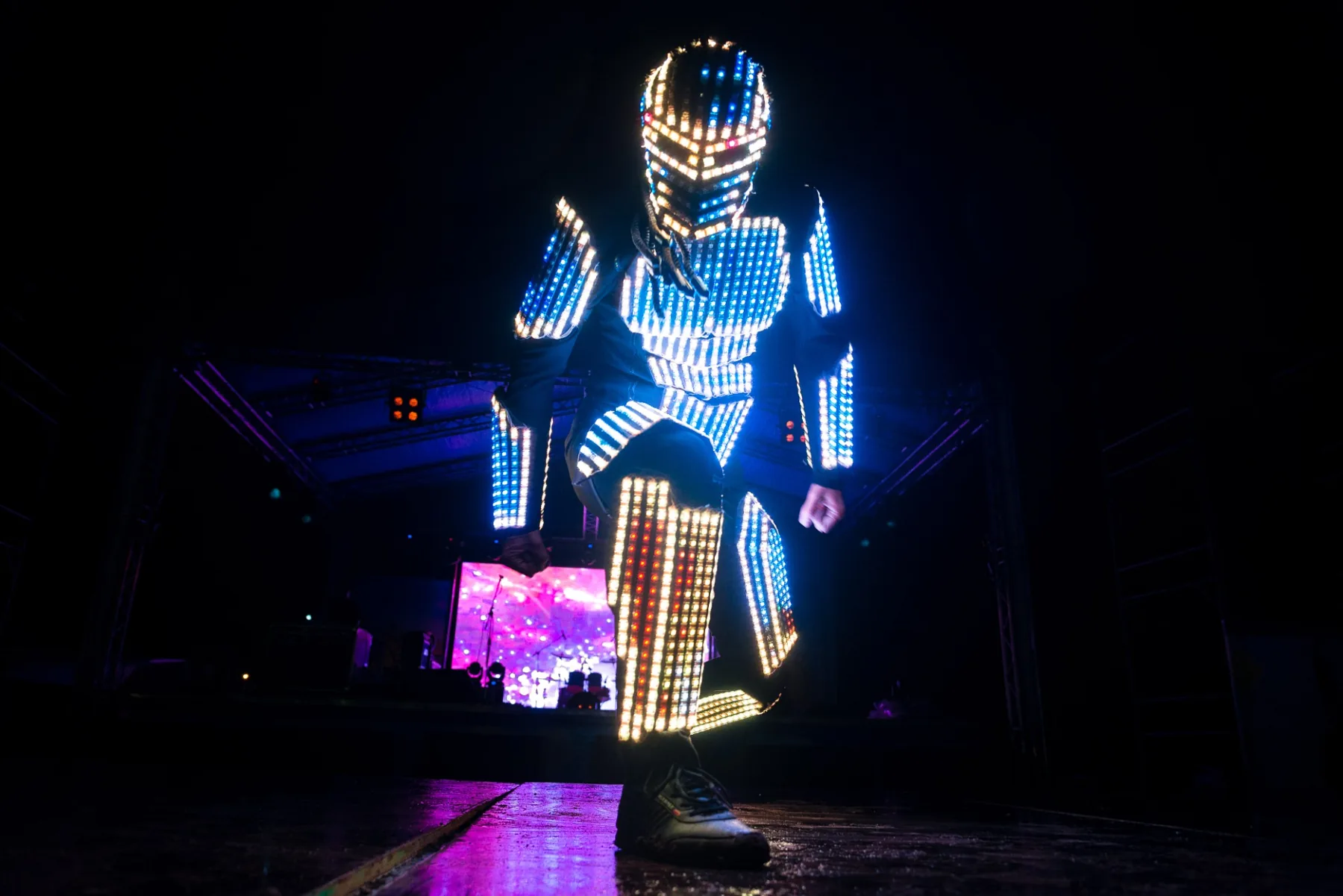 Шоу Pixelman ENLIGHT SHOW на сцене
